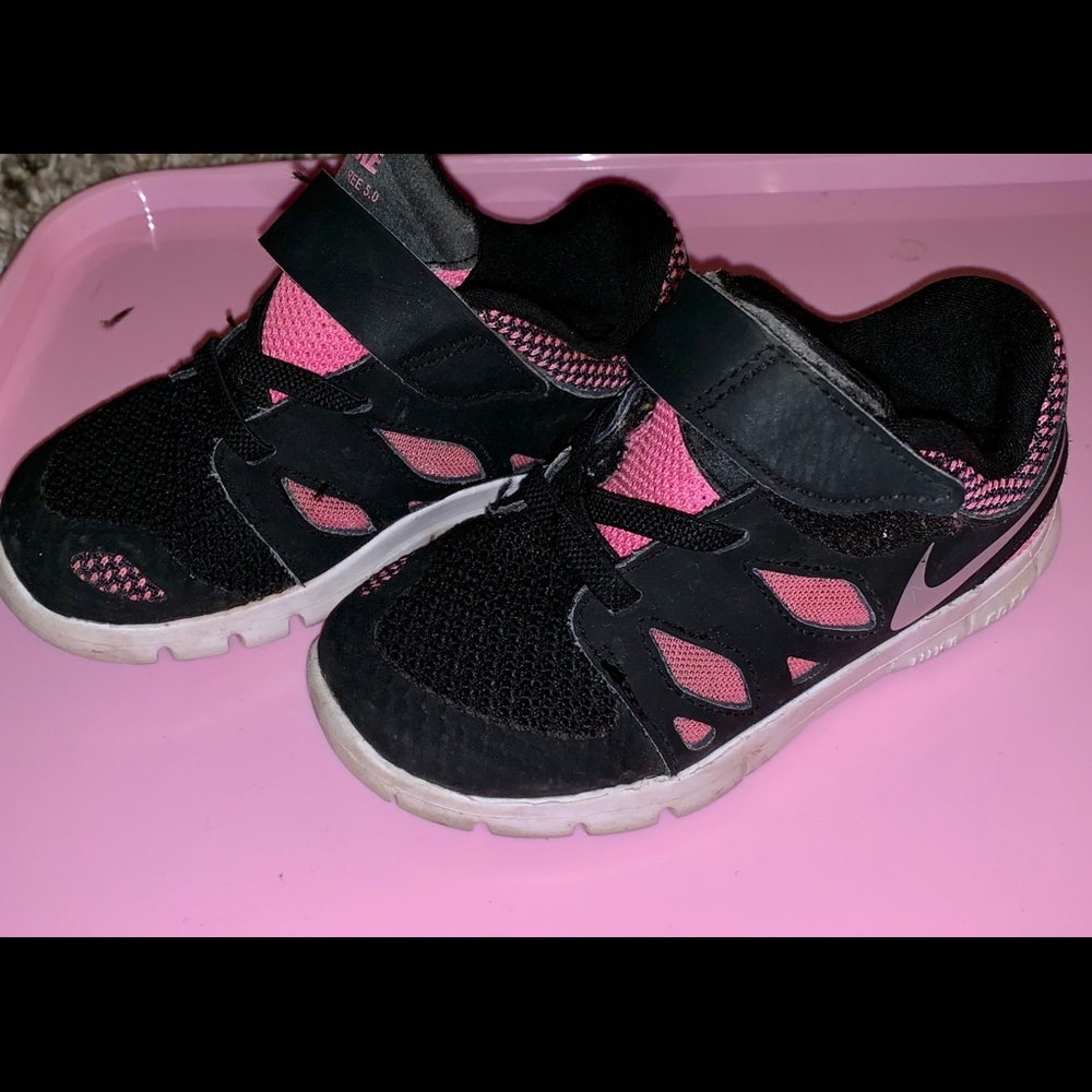Toddler girl pink nike shoes 9c